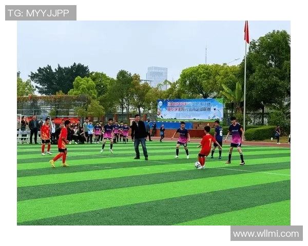 绿茵场上巨星奋力突破瞬间展现激情与速度之美